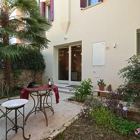 28 Rotonda بيت ضيافة